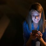 Reconocer signos de adicción al celular