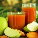 Jugo de manzana, zanahoria y nuez