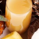 Refrescante batido de coco y piña