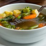 Sopa de pollo y verduras
