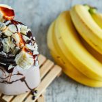 Helado de plátano y fresas