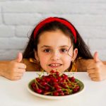 ¿Cómo debe ser la alimentación de los niños?